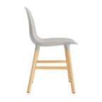 silla-form-gris-calido-patas-madera-17885