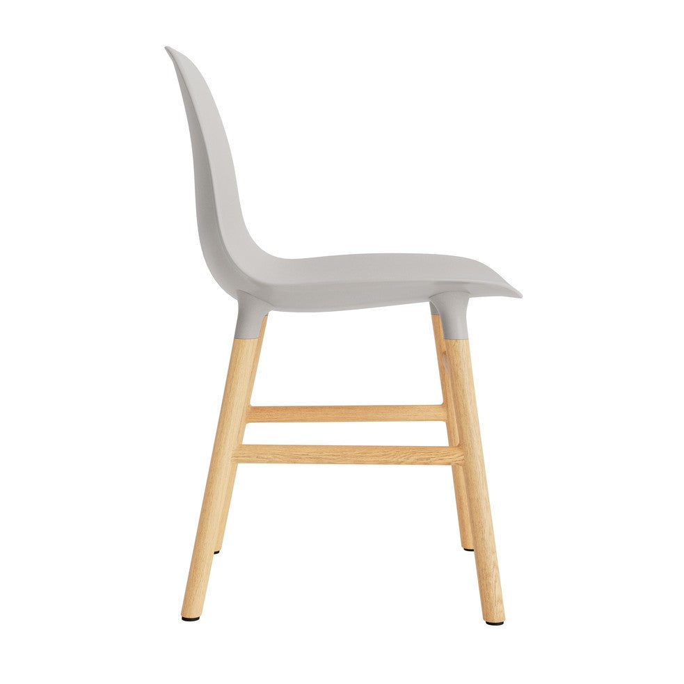 silla-form-gris-calido-patas-madera-17885
