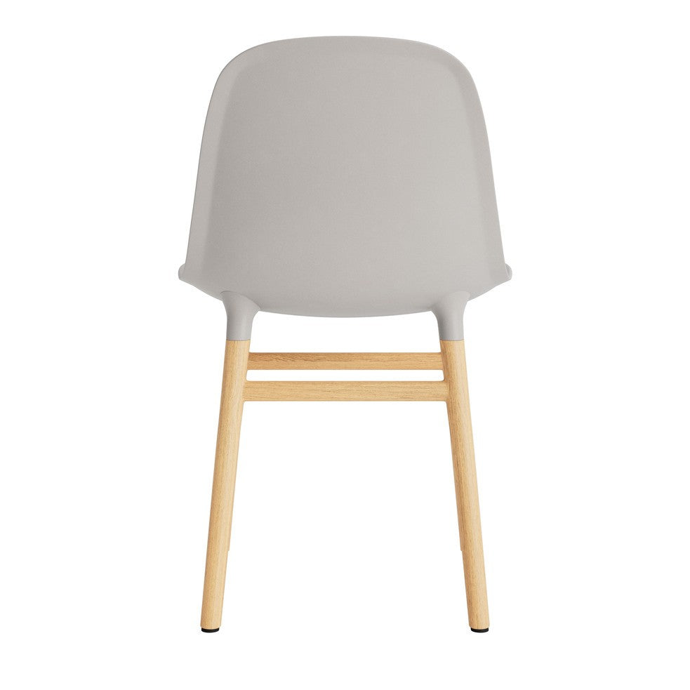 silla-form-gris-calido-patas-madera-17885