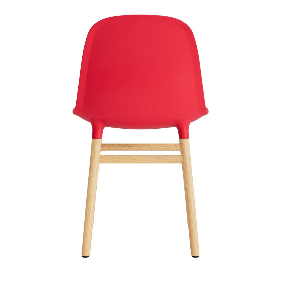 silla-form-rojo-brillante-patas-madera-17888