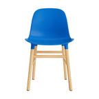 silla-form-azul-brillante-patas-madera-17889