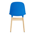 silla-form-azul-brillante-patas-madera-17889