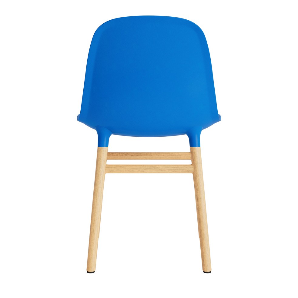 silla-form-azul-brillante-patas-madera-17889