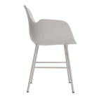 silla-brazos-form-gris-calido-patas-metal-17891