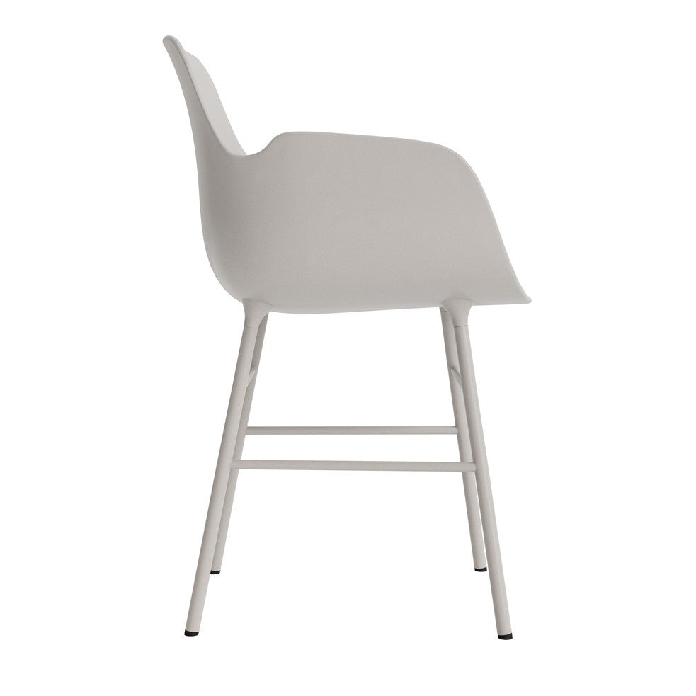 silla-brazos-form-gris-calido-patas-metal-17891