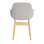 silla-brazos-form-gris-calido-patas-madera-17897