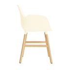silla-brazos-form-crema-patas-madera-17898