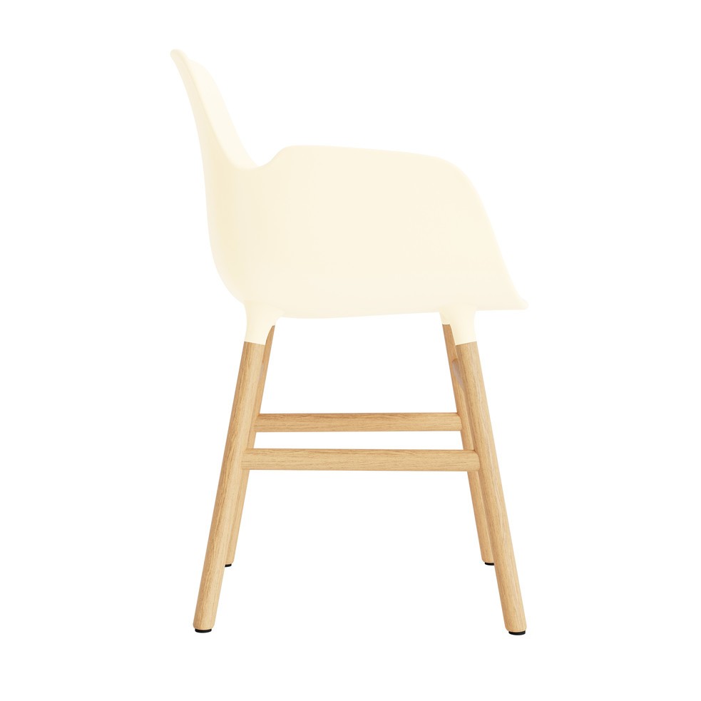 silla-brazos-form-crema-patas-madera-17898