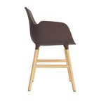silla-brazos-form-marron-patas-madera-17899