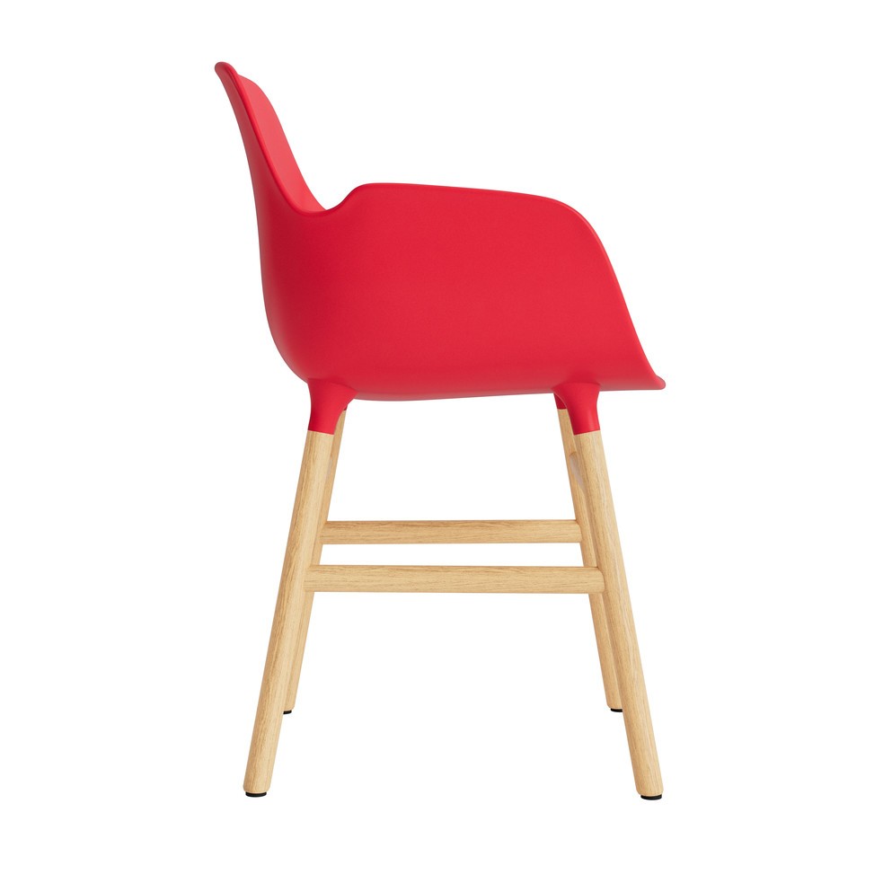 silla-brazos-form-rojo-brillante-patas-madera-17900