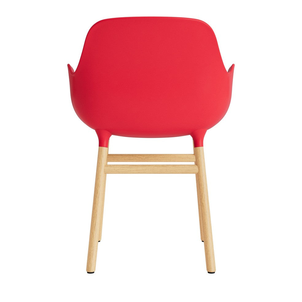 silla-brazos-form-rojo-brillante-patas-madera-17900
