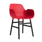 silla-brazos-form-rojo-brillante-patas-madera-17900