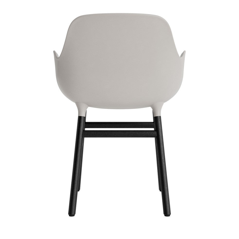 silla-brazos-form-gris-calido-patas-madera-17897