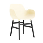 silla-brazos-form-crema-patas-madera-17898