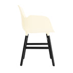 silla-brazos-form-crema-patas-madera-17898