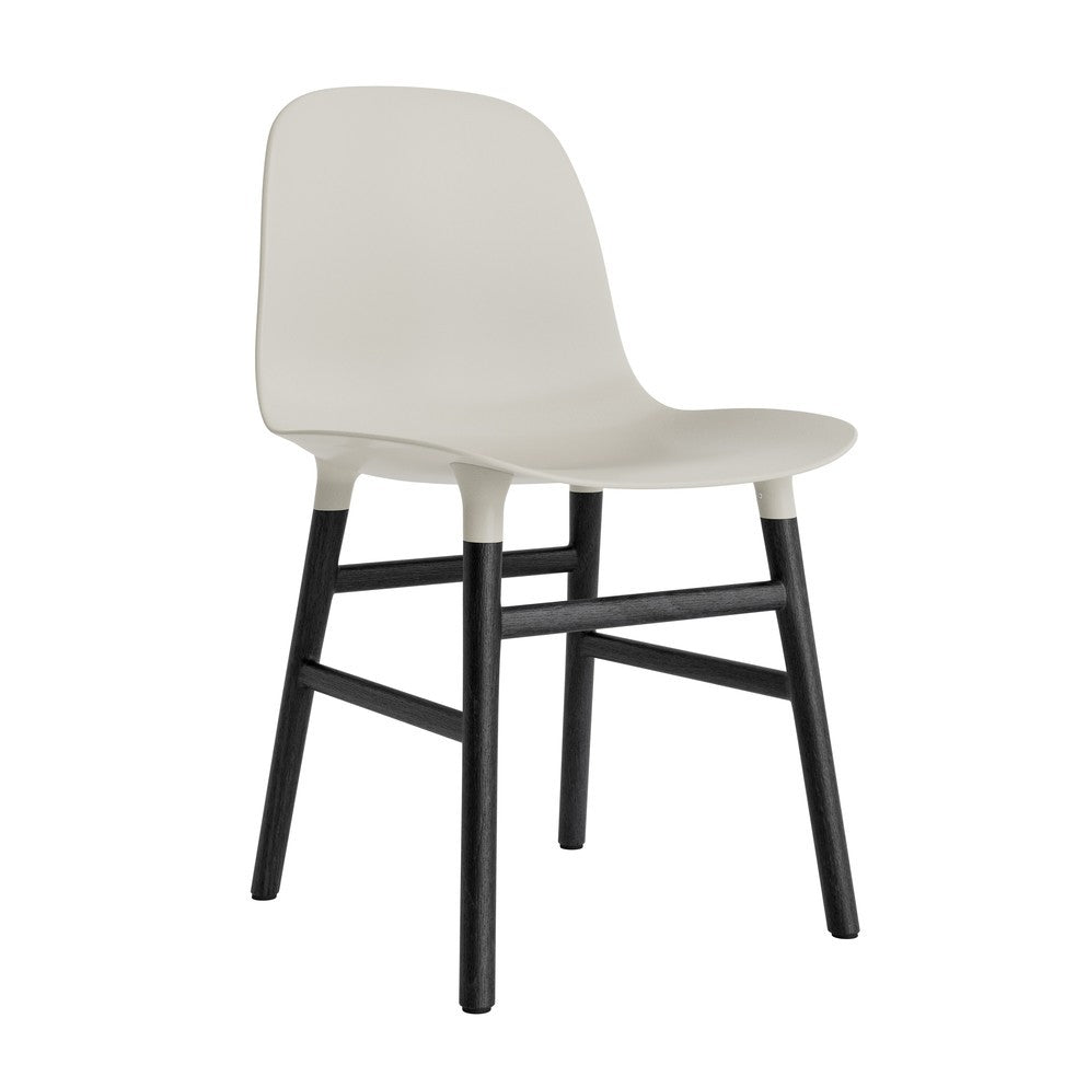 silla-form-gris-claro-patas-madera-17884