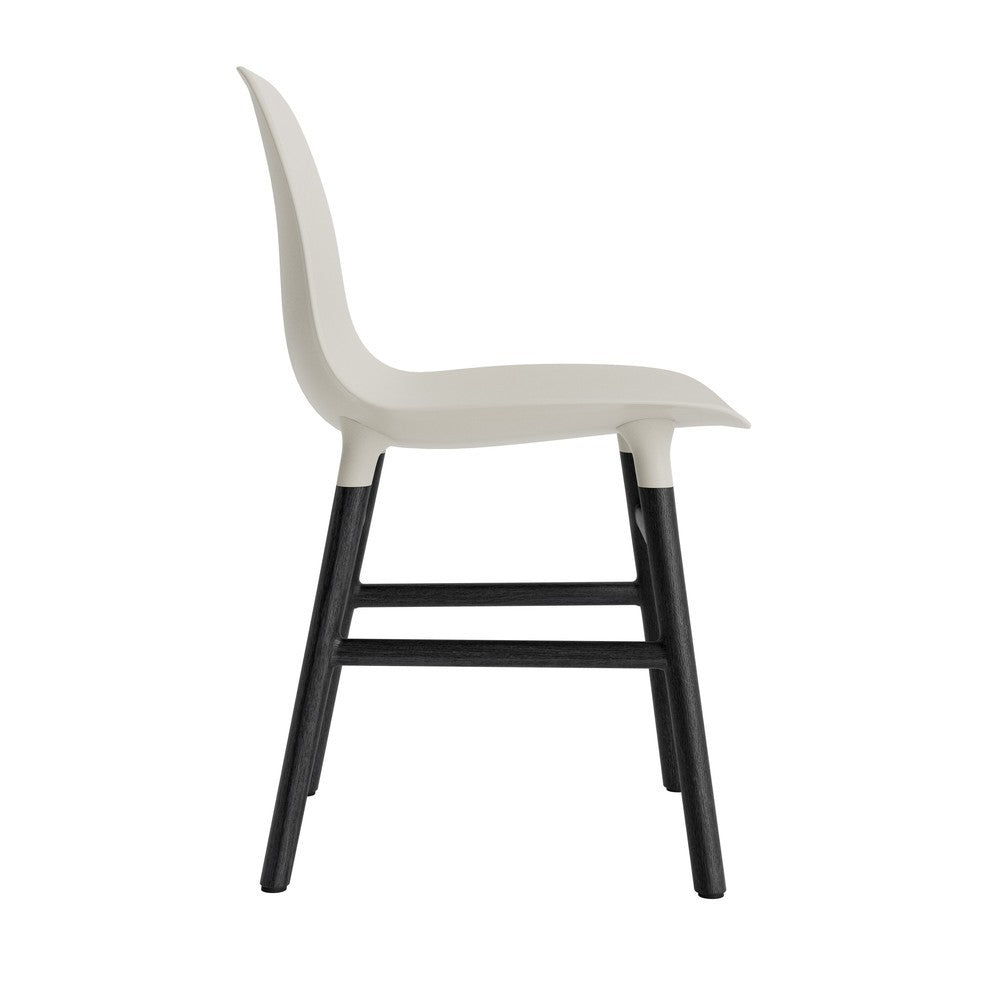 silla-form-gris-claro-patas-madera-17884