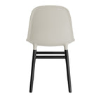 silla-form-gris-claro-patas-madera-17884