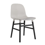 silla-form-gris-calido-patas-madera-17885