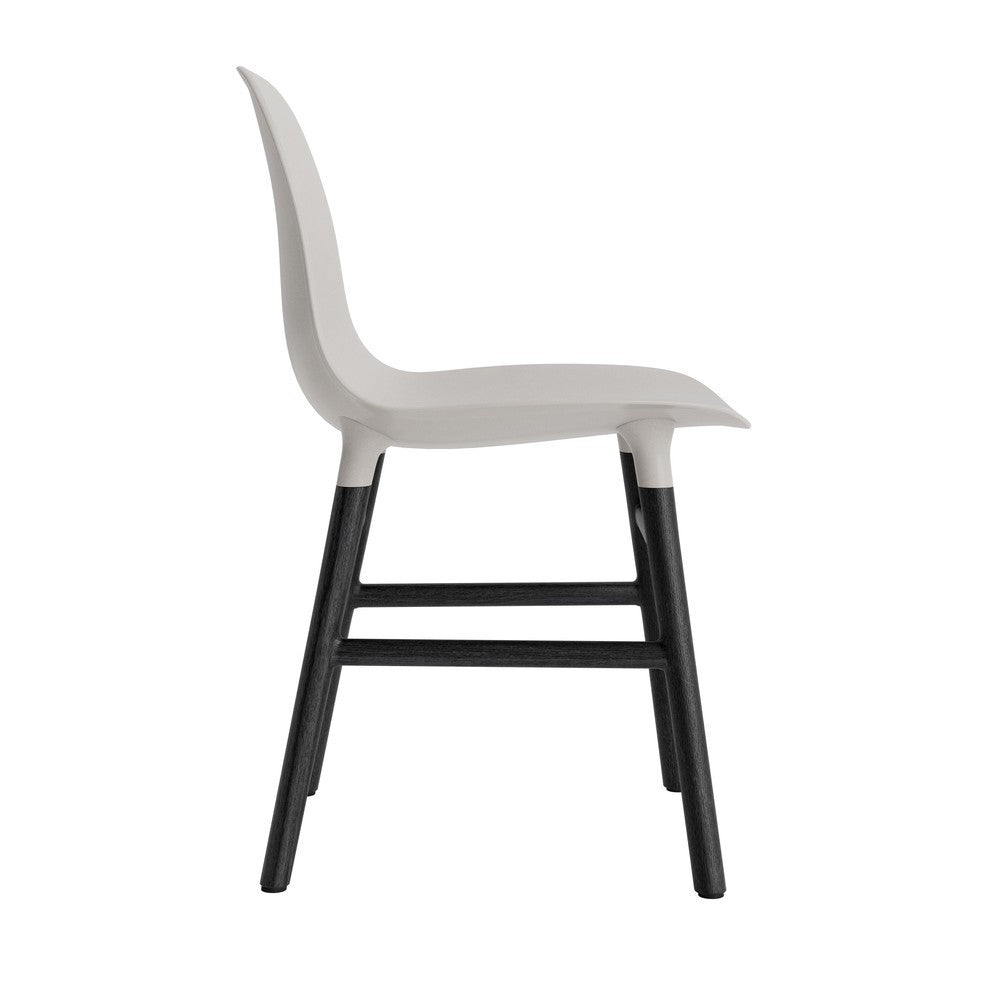 silla-form-gris-calido-patas-madera-17885