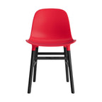 silla-form-rojo-brillante-patas-madera-17888