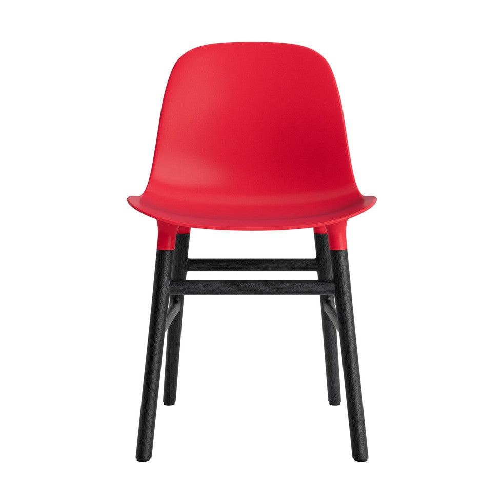 silla-form-rojo-brillante-patas-madera-17888