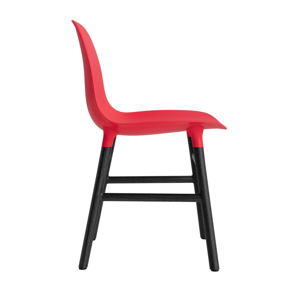 silla-form-rojo-brillante-patas-madera-17888