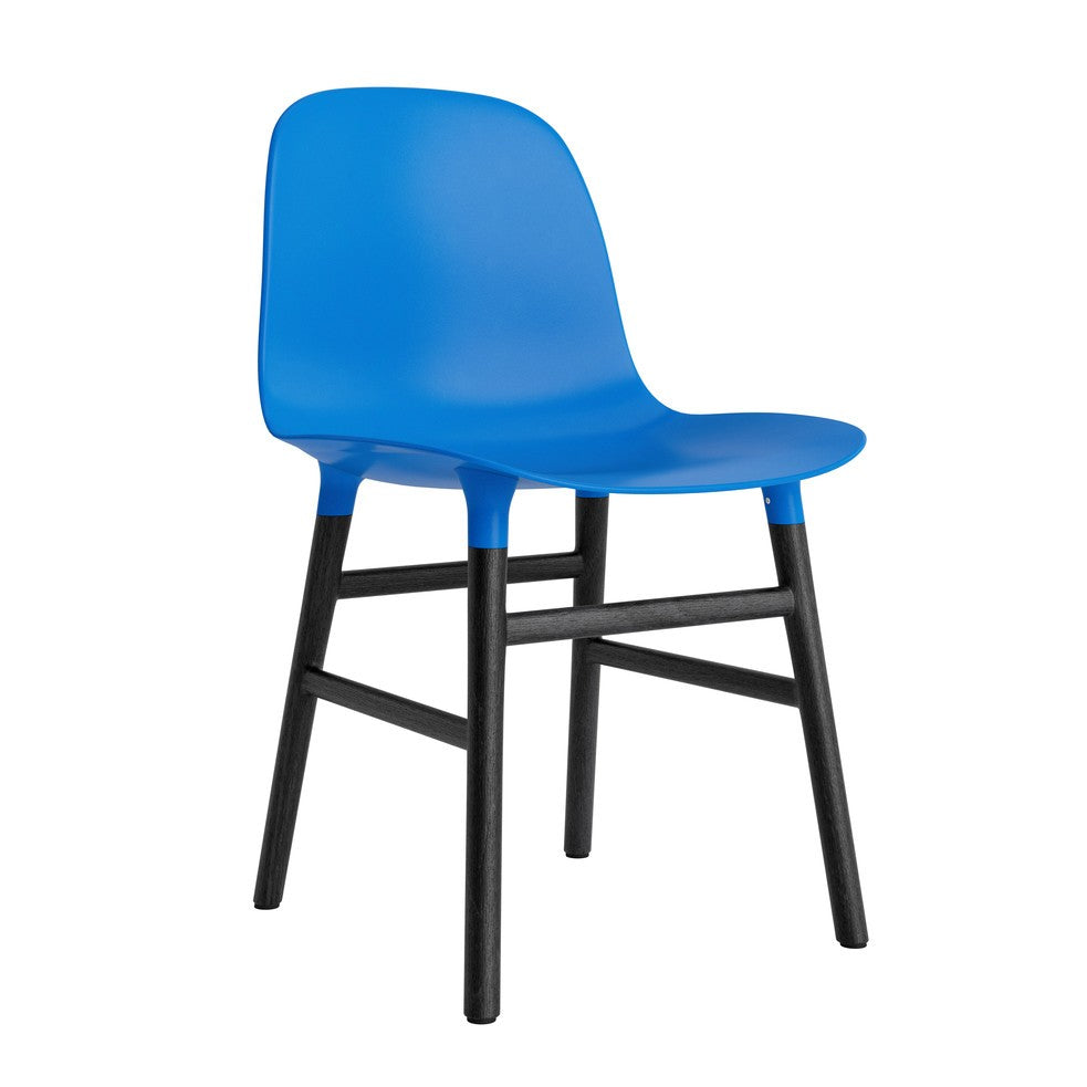 silla-form-azul-brillante-patas-madera-17889