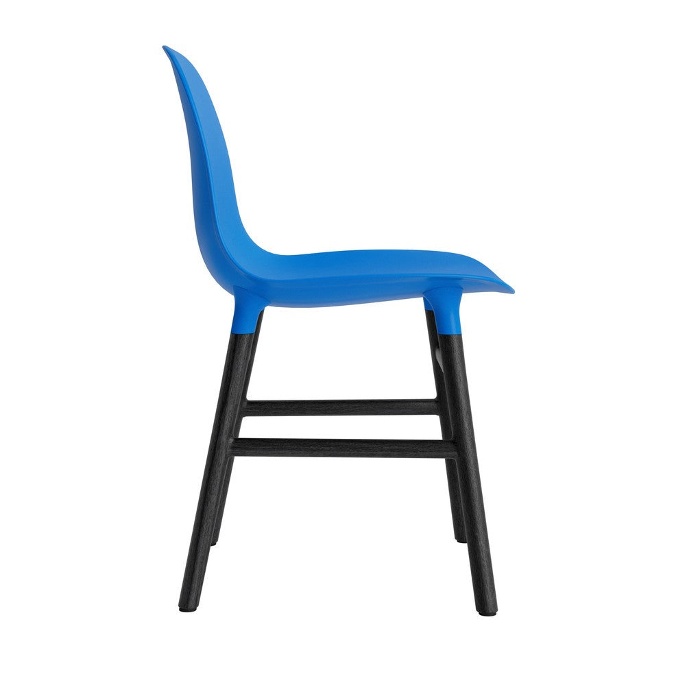 silla-form-azul-brillante-patas-madera-17889