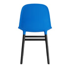 silla-form-azul-brillante-patas-madera-17889