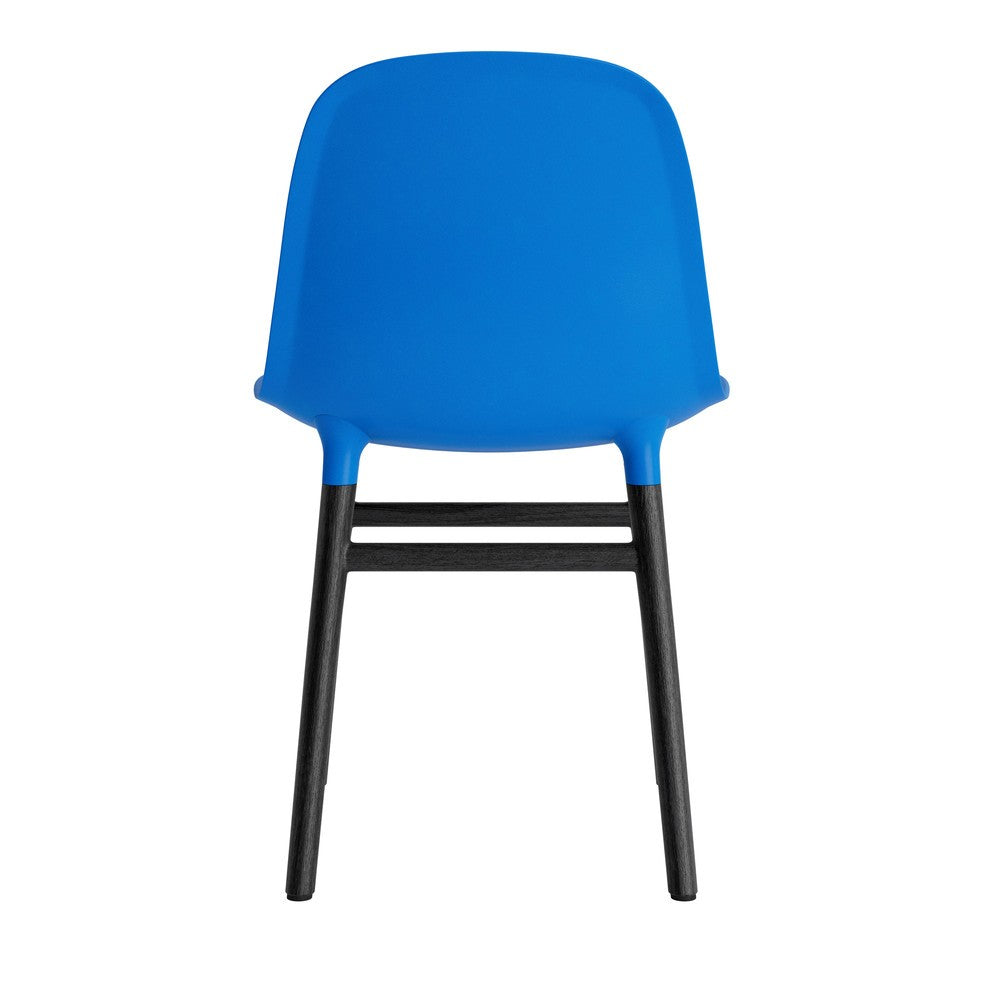 silla-form-azul-brillante-patas-madera-17889