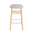 taburete-form-gris-claro-patas-madera-65cm-17915
