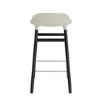 taburete-form-gris-claro-patas-madera-65cm-17915