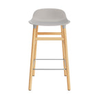 taburete-form-gris-calido-patas-madera-65cm-17916
