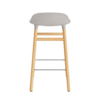 taburete-form-gris-calido-patas-madera-65cm-17916