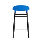 taburete-form-azul-brillante-patas-madera-65cm-17920