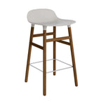 taburete-form-gris-calido-patas-madera-65cm-17916