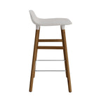 taburete-form-gris-calido-patas-madera-65cm-17916