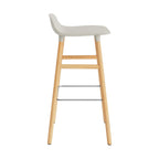 taburete-form-gris-claro-patas-madera-75cm-17934