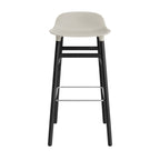 taburete-form-gris-claro-patas-madera-75cm-17934