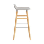 taburete-form-gris-calido-patas-madera-75cm-17935