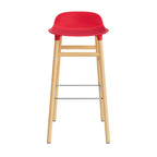 taburete-form-rojo-brillante-patas-madera-75cm-17938
