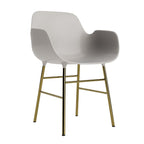silla-brazos-form-gris-calido-patas-metal-17891