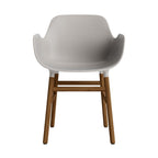 silla-brazos-form-gris-calido-patas-madera-17897