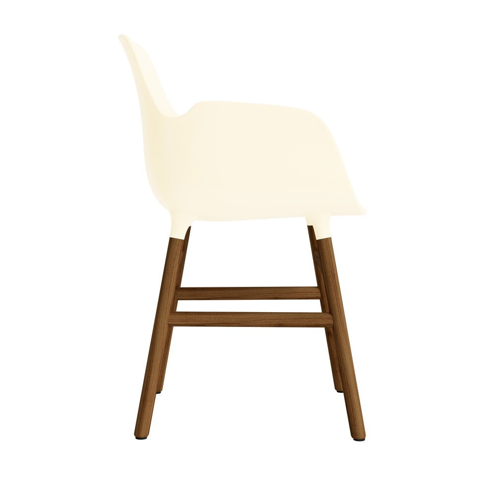 silla-brazos-form-crema-patas-madera-17898