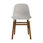 silla-form-gris-calido-patas-madera-17885