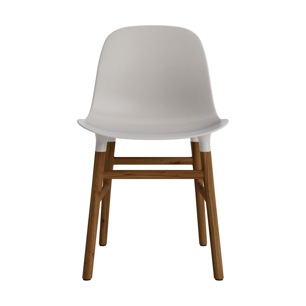 silla-form-gris-calido-patas-madera-17885