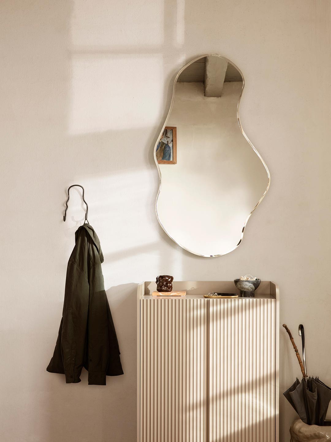 colgador-doble-curvature-laton-negro-17963