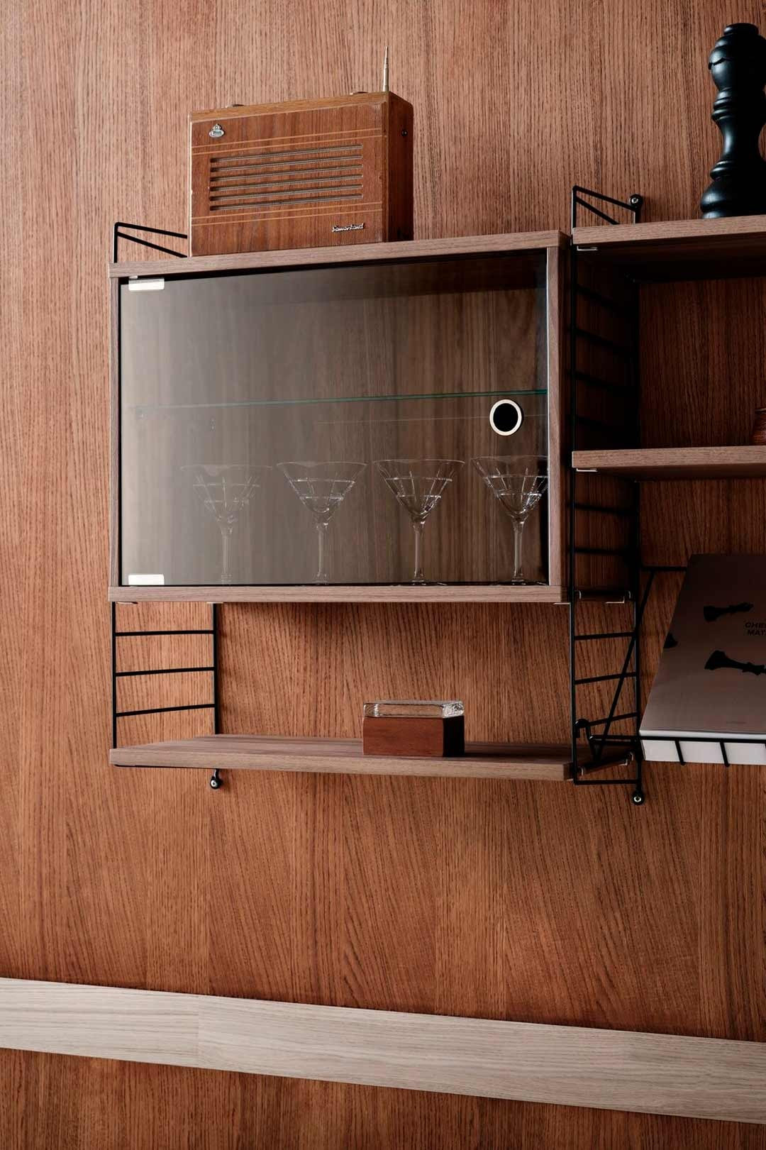 Cabinet con puerta batiente cristal 58x30cm