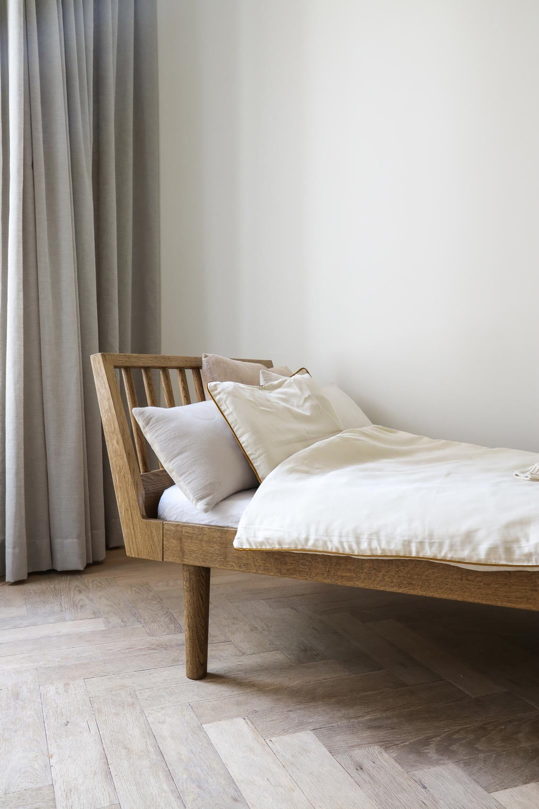 Cama | Eli Smoked Oak